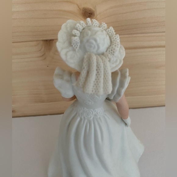 Vintage AVON 1986 Summer Bride Figurine Porcelain Collectible Wedding Keepsake - Picture 5 of 8